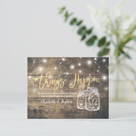 Carte Postale Faire-part Les choses se passent Mariage Postponement Mason J (Debout devant)