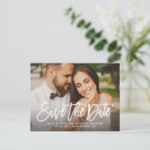 Carte Postale Faire-part Mariage de script brossé moderne photo Enregistrer (Debout devant)