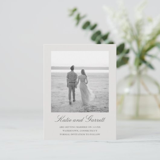 Carte Postale Faire-part Mariage élégant gris simple Enregistrer la date (Debout devant)