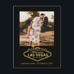Carte Postale Faire-part Mariage Las Vegas Black Gold Photo Enregistrer la<br><div class="desc">La célèbre enseigne Welcome to Las Vegas (modifiée pour lire le Mariage à Las Vegas) en faux or Enregistrer la carte postale Date avec un arrière - plan noir de couleur modifiable avec votre photo, noms et date sur le devant. Le design typographique unique sur le dos est entièrement personnalisable....</div>