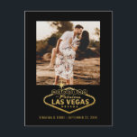 Carte Postale Faire-part Mariage Las Vegas Black Gold Photo Enregistrer la<br><div class="desc">La célèbre enseigne Welcome to Las Vegas (modifiée pour lire le Mariage à Las Vegas) en faux or Enregistrer la carte postale Date avec un arrière - plan noir de couleur modifiable avec votre photo, noms et date sur le devant. Le design typographique unique sur le dos est entièrement personnalisable....</div>