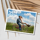 Carte Postale Faire-part Mariage photo simple Enregistrer la date<br><div class="desc">Enregistrez les cartes postales datées dans un design simple,  parfait pour demander à vos amis et votre famille de réserver votre date mariage. Customisez le côté avant de la carte postale avec votre photo et ajoutez vos coordonnées de mariage à venir à l'arrière.</div>