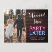 Carte Postale Faire-part Mariés Maintenant, Faisons la Fête Plus Tard Ensei (Devant)