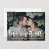 Carte Postale Faire-part Modern Brush Script L'amour est patient report (Devant / Derrière)