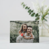 Carte Postale Faire-part Modern Heart We're Engaged Engagement w/ PHOTO (Debout devant)