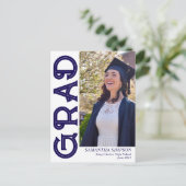 Carte Postale Faire-part moderne de graduation en bleu (Debout devant)