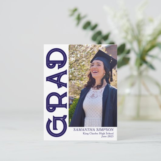 Carte Postale Faire-part moderne de graduation en bleu (Debout devant)