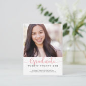 Carte Postale Faire-part Moderne Élégant Pink Graduation Script Photo (Debout devant)