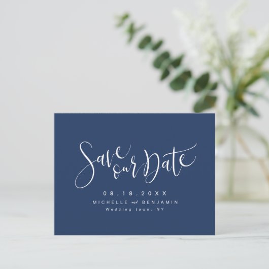 Carte Postale Faire-part Navy Blue Modern Simple Script Enregistrer La Date (Debout devant)