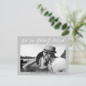 Carte Postale Faire-part Nous passons au micro | Mise à jour du mariage (Debout devant)