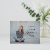 Carte Postale Faire-part Photo de fête de remise de diplômes virtuelle (Debout devant)