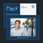 Carte Postale Faire-part photo de graduation moderne - bleu mari<br><div class="desc">Une carte postale moderne pour la remise des diplômes. Ajoutez le nom et l'information du diplômé pour personnaliser ce design élégant et moderne. Cela peut être utilisé pour n'importe quel diplômé - lycée, collège, lycée, école de médecine ou même école de commerce. DEVANT - Photo complète Couvre l'avant DERRIÈRE -...</div>