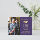 Carte Postale Faire-part Photo élégant violet or diplômé de l'université (Debout devant)