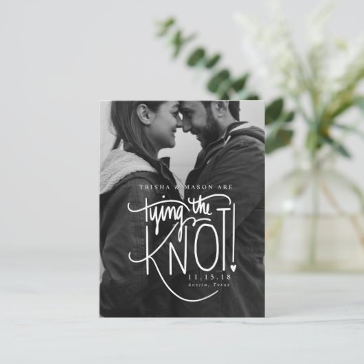 Carte Postale Faire-part Photo en noir et blanc Enregistrer la date (Debout devant)