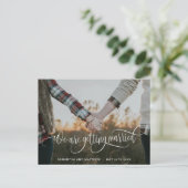 Carte Postale Faire-part Photo, Nous nous marions Calligraphie Blanche (Debout devant)