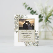 Carte Postale Faire-part Pin rustique & Eucalyptus Tan Photo de mise en pag (Debout devant)