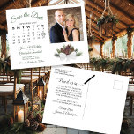 Carte Postale Faire-part Pinecones rustiques Photo & Calendrier Enregistrer<br><div class="desc">Ce mariage rustique Save the Date est doté d'un design d'aquarelle élégant avec un bouquet de pinecones et de branches de pin dans les tons vert de forêt et marron châtaignier. Le côté gauche de la carte comporte un calendrier personnalisable avec un coeur autour de votre date de mariage, ainsi...</div>