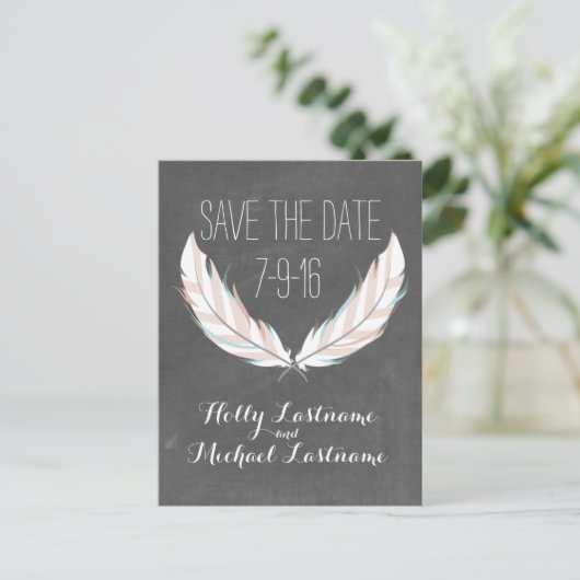 Carte Postale Faire-part Plumes + Mariage en tableau noir Enregistrer la da (Debout devant)