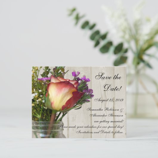 Carte Postale Faire-part Pot en verre avec rose et fleurs sauvages (Debout devant)