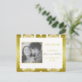 Carte Postale Faire-part Retro Gold Green Damask Enregistrer la date (Debout devant)