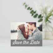 Carte Postale Faire-part Retro Typographie Gris Enregistrer la date Photo (Debout devant)