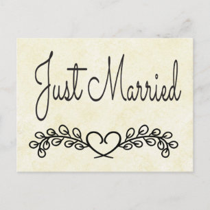 Carte Postale Faire-part Rustic Tan vient de se marier Black Heart Laurel M