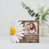 Carte Postale Faire-part Rustic White Daisy Wood Photo Mariage Enregistrer  (Debout devant)