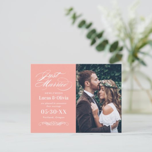 Carte Postale Faire-part Saumon Rose Élégant Photo de mariage "Just Married (Debout devant)