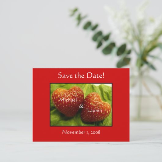 Carte Postale Faire-part Sauvegarder la date avec des cœurs de fraise ! (Debout devant)