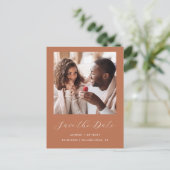 Carte Postale Faire-part Script photo minimal Terracotta Enregistrer la dat (Debout devant)
