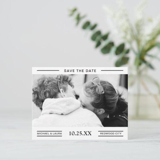 Carte Postale Faire-part Simple Black and White Couple Photo Enregistrer la (Debout devant)