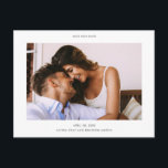 Carte Postale Faire-part Simple style moderne photo mariage Enregistrer la<br><div class="desc">Ce mariage photo simple et élégant au format horizontal et moderne sauvez la date modèle de carte postale dispose d'un look simple et propre avec une typographie simple. L'aspect minimaliste est rehaussé par l'espace blanc de chaque côté. Sur le devant, vous pouvez choisir de modifier la police, la ponctuation ou...</div>