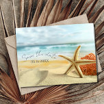 Carte Postale Faire-part Starfish Beach Wedding Enregistrer la date<br><div class="desc">Ce magnifique mariage de plage d'étoiles de mer à l'exception des cartes postales de date établira l'humeur pour votre mariage. Customisez avec vos coordonnées de mariage et envoyez un courriel à votre famille et à vos amis.</div>