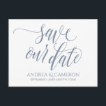 Carte Postale Faire-part Typographie mariage Sauvegarder la date - Dusty Bl<br><div class="desc">Annoncez votre prochain mariage dans le style avec cette mariage luxueuse bleu / bleu-gris enregistrer la carte postale la date! Vous pouvez modifier la couleur de la conception en changeant la couleur de votre arrière - plan. **COMMENT CHANGER LA COULEUR DE CONCEPTION** 1) Cliquez sur le bouton "Personnaliser". 2) Cliquez...</div>