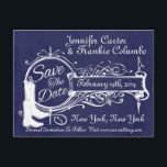 Carte Postale Faire-part Vintage Bleu Chalkboard Cowboy Enregistrer La Date<br><div class="desc">Vintage Bleu Chalkboard Enregistrer La Date design graphique. Il est doté d'un emblème de style victorien vintage, de bottes de cowboy et de cowgirl et d'un arrière - plan de tableau noir bleu. Cette carte postale s'appliquerait aux mariages, fiançailles, anniversaires, ventes aux enchères silencieuses, douches, fête d'anniversaire surprise, remise des...</div>