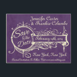 Carte Postale Faire-part Vintage Purple Chalkboard Enregistrer La Date<br><div class="desc">Décor de style vintage avec un arrière - plan en damier violet. Utilisez ce Save The Date pour les mariages, diplômes, douches, sweet sixteen, quinceañera, batte mitvah, anniversaire, anniversaires, collecte de fonds, évènement caritatif et autres occasions. La couleur Arrière - plan peut être changée pour s'adapter à votre propre jeu...</div>
