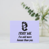 Carte Postale Faites-moi confiance - femme (Debout devant)