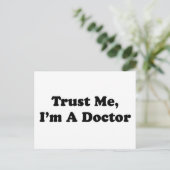 Carte Postale Faites-moi confiance, je suis Docteur (Debout devant)