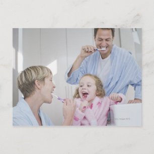 Carte Postale Famille brossant les dents ensemble