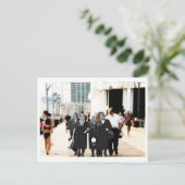 Carte Postale Famille sur la promenade (Debout devant)