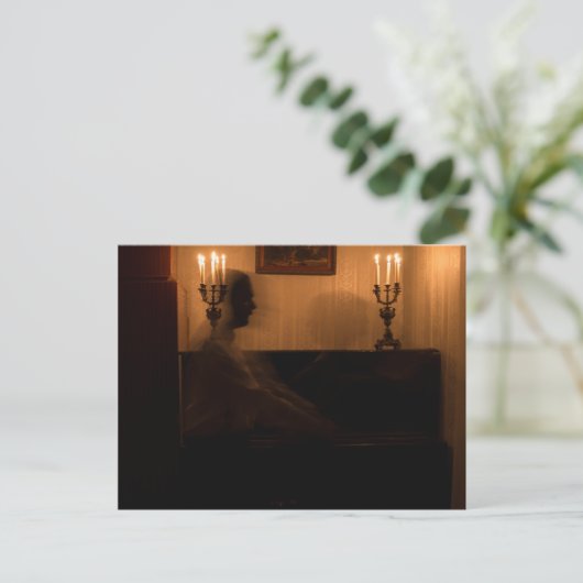 Carte Postale fantômes d'horreur dans la chambre. couple de dans (Debout devant)