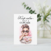 Carte Postale Fashion girl avec les cupcakes (Debout devant)