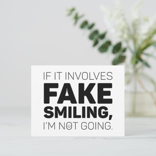 Carte Postale Faux sourire (Debout devant)