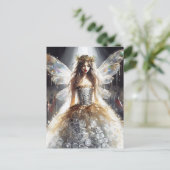 Carte Postale Fée dans un défilé de mode robe faite de plastique (Debout devant)