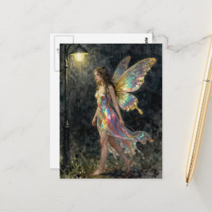Carte Postale Fée dans une robe colorée sous la pluie nocturne