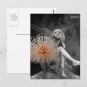 Carte Postale Fée derrière les fleurs (Devant / Derrière)