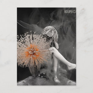 Carte Postale Fée derrière les fleurs
