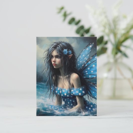 Carte Postale Fée ennuyée dans l'océan (Debout devant)