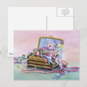 Carte Postale FÉERIE de la boîte à couture par SHARON SHARPE (Devant / Derrière)