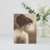 Carte postale féminine vintage (Debout devant)